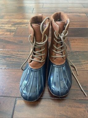 Duck rain boots